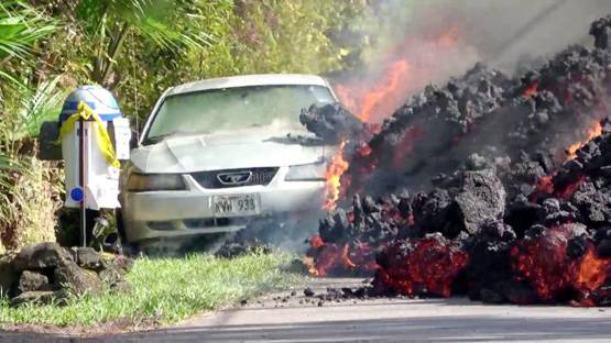 हवाई में ज्‍वालामुखी से तबाही, लेकिन अजीब हैं यहां की मान्यताएं
