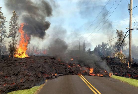 हवाई में ज्‍वालामुखी से तबाही, लेकिन अजीब हैं यहां की मान्यताएं