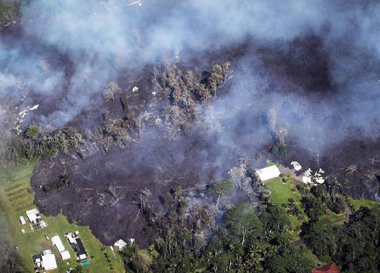 हवाई में ज्‍वालामुखी से तबाही, लेकिन अजीब हैं यहां की मान्यताएं
