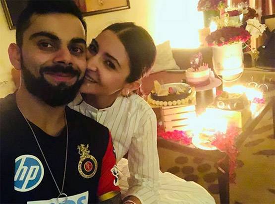 कोहली के रोमांटिक गिफ्ट पर अनुष्‍का ने KISS कर कहा 'थैंक्‍यू लव'