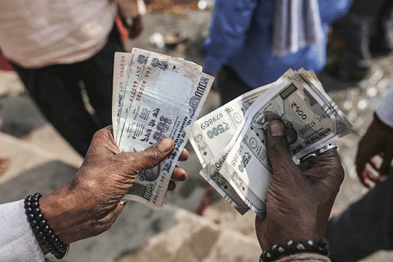 UPA के 43000 करोड़ लोन की वजह से बढ़े पेट्रोल के दाम? जानें सच