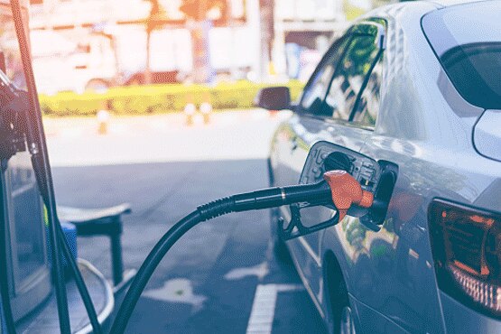 UPA के 43000 करोड़ लोन की वजह से बढ़े पेट्रोल के दाम? जानें सच