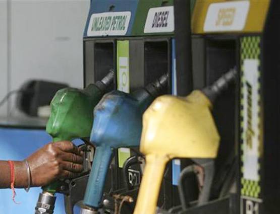 दिल्ली में 77 का मिल रहा पेट्रोल मुंबई में 85 का क्यों? जानें वजह
