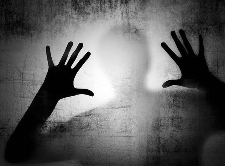 महिला टीचर ट्यूशन के बहाने बुलाती थी घर, छात्र से बनाती थी संबंध