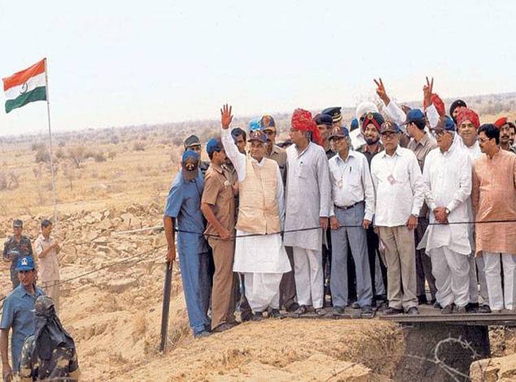 ट्रकों से आया परमाणु बम, ऐसे सीक्रेट तरीके से हुआ था पोकरण परीक्षण