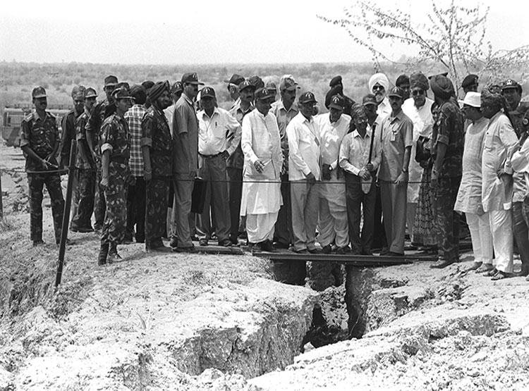 ट्रकों से आया परमाणु बम, ऐसे सीक्रेट तरीके से हुआ था पोकरण परीक्षण