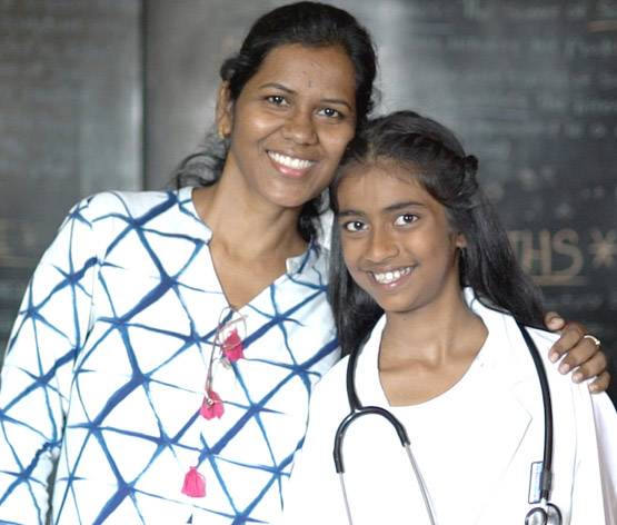 मदर्स डे: खून के रिश्‍ते से बढ़कर है इन दो 'मां' की कहानी