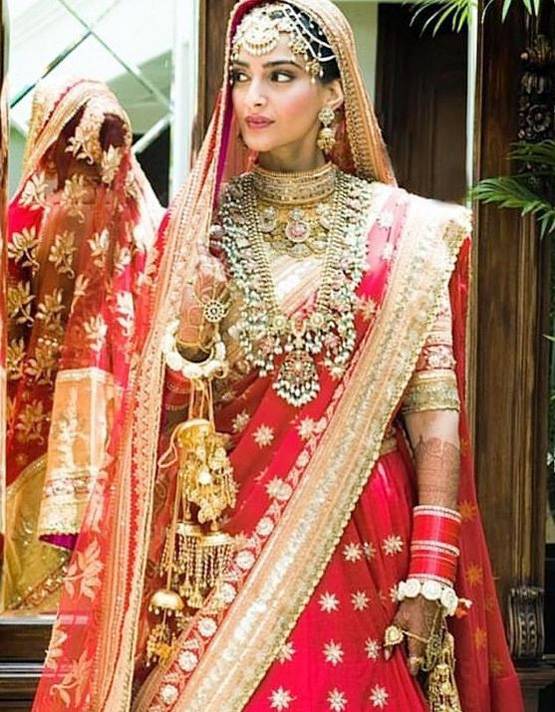 दुल्हन के लिबास में सोनम, क्या फोटो में इस चीज पर गौर किया आपने?