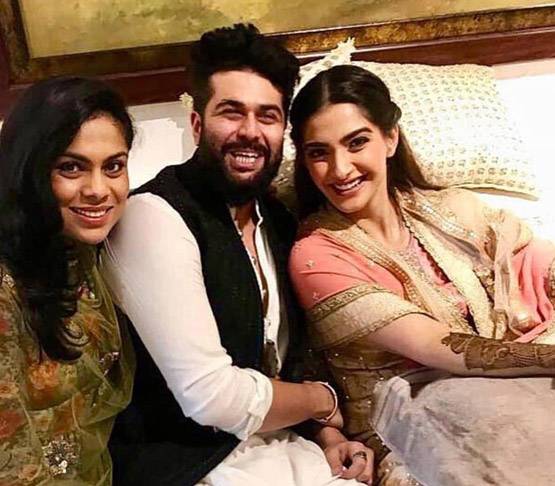 सोनम के रिसेप्शन में अख‍िलेश यादव? नेता-अभि‍नेता गेस्ट लिस्ट में