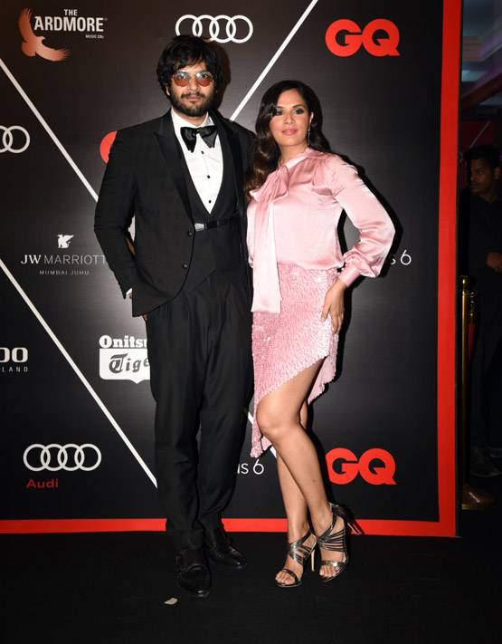 GQ इवेंट में छाया दीपिका-ऋतिक का ब्लैक एंड व्हाइट लुक, PHOTOS