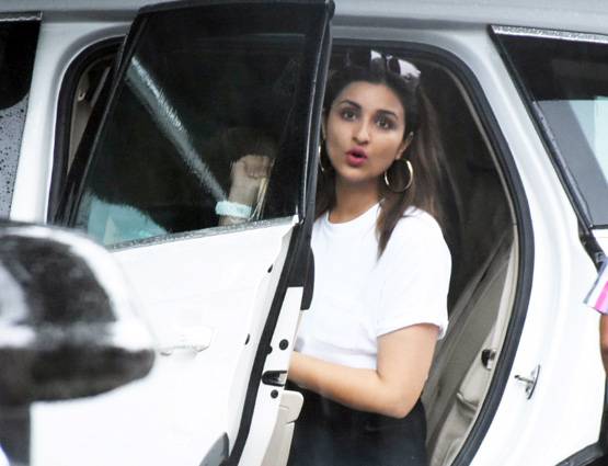बॉयफ्रेंड संग गोवा के लिए रवाना हुईं प्रियंका, PHOTOS