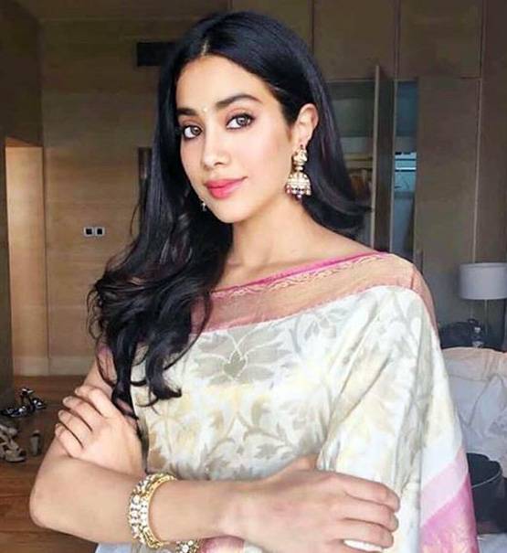 इन तस्वीरों में श्रीदेवी से कम नजर नहीं आ रहीं जाह्नवी