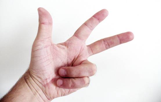 जानें, आपके बारे में क्या बताती हैं हाथ की अंगुलियां