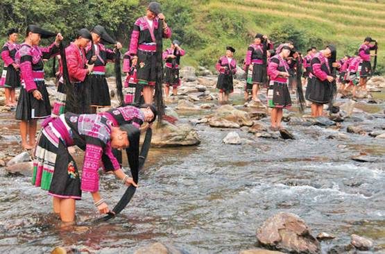 चीन के इस गांव में महिलाओं के 2 मीटर लंबे बाल, ये है राज!