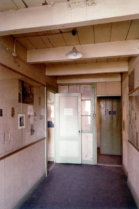 वर्ल्ड वॉर 2 के बाद फेमस हुई थी ऐन फ्रैंक की डायरी, लिखा था ये सब