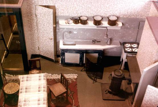 वर्ल्ड वॉर 2 के बाद फेमस हुई थी ऐन फ्रैंक की डायरी, लिखा था ये सब