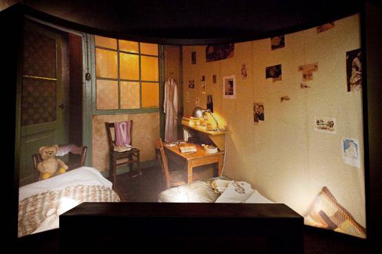 वर्ल्ड वॉर 2 के बाद फेमस हुई थी ऐन फ्रैंक की डायरी, लिखा था ये सब