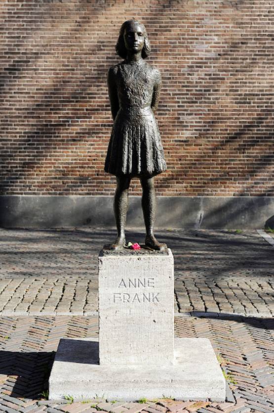 वर्ल्ड वॉर 2 के बाद फेमस हुई थी ऐन फ्रैंक की डायरी, लिखा था ये सब