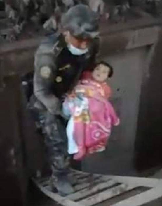 ग्वाटेमाला: ज्‍वालामुखी की आग की राख से जिंदा निकली बच्‍ची