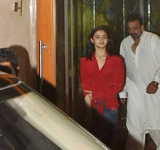 रणबीर-आलिया फिर दिखे साथ, संजय दत्त के घर पर हुए स्पॉट