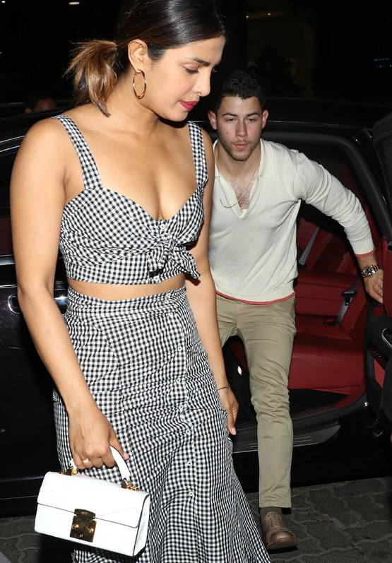 सगाई की चर्चा, एक जैसी रिंग पहने दिखे प्रियंका-निक, PHOTOS