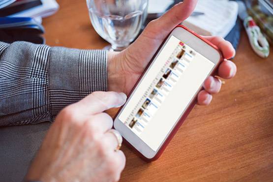 इस देश ने WhatsApp-FB के इस्तेमाल पर लगाया टैक्स, जानें क्‍यों