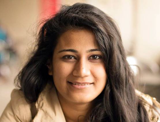 इस खास तरीके से हिंदी सिखाती है ये दिल्ली गर्ल, लाखों में है कमाई