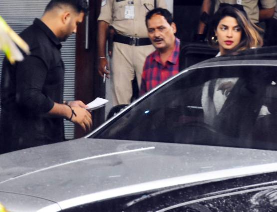 विदेशी बॉयफ्रेंड संग परिवार को लेकर क्यों गोवा पहुंची हैं प्रियंका?