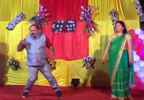 जानें- कॉलेज में कैसे प्रोफेसर हैं 'डांसर अंकल' संजीव श्रीवास्तव