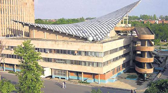 QS यूनिवर्सिटी रैंकिंग: टॉप-150 में भारत का कोई संस्थान नहीं