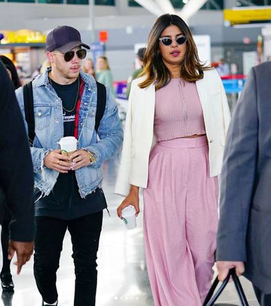 इंस्टाग्राम पर फ्लर्ट चैट के बाद प्रियंका-निक एयरपोर्ट पर साथ