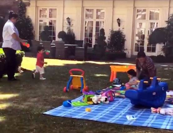 लंदन में किसके साथ हॉलि‍डे मना रहीं करीना, तैमूर को मिला नया फ्रेंड