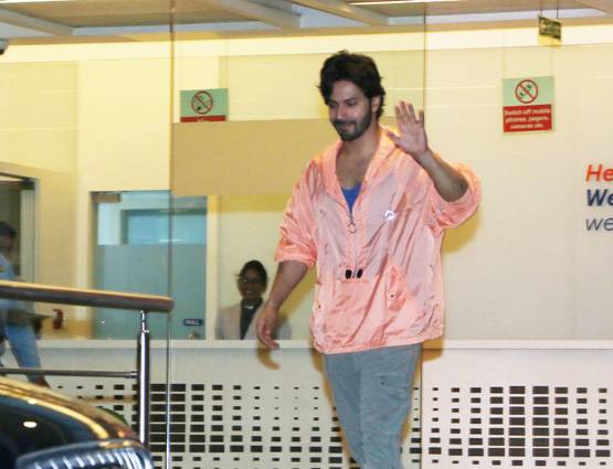 भाभी से मिलने अस्पताल पहुंचे वरुण, हाल ही में बने हैं चाचा