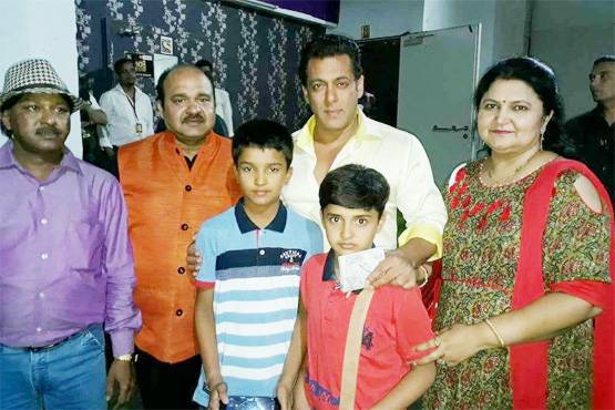 परिवार संग सलमान से मिले डब्बू अंकल, टि्वटर पर जाहिर की खुशी