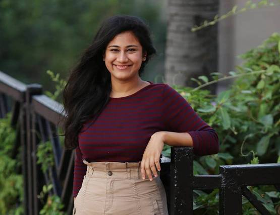 इस खास तरीके से हिंदी सिखाती है ये दिल्ली गर्ल, लाखों में है कमाई