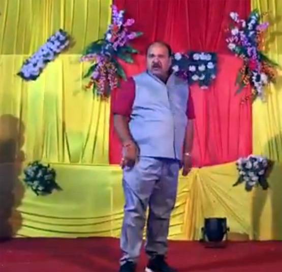 जानें- कॉलेज में कैसे प्रोफेसर हैं 'डांसर अंकल' संजीव श्रीवास्तव