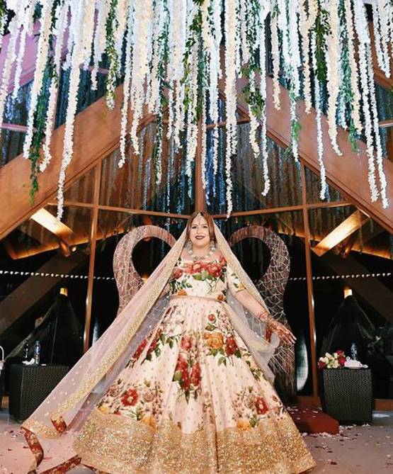 जानें, सोशल मीडिया पर क्यों छा गई ये NRI दुल्हन!