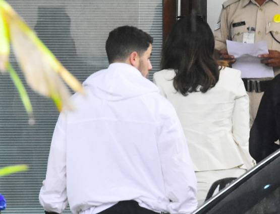 बॉयफ्रेंड संग गोवा के लिए रवाना हुईं प्रियंका, PHOTOS