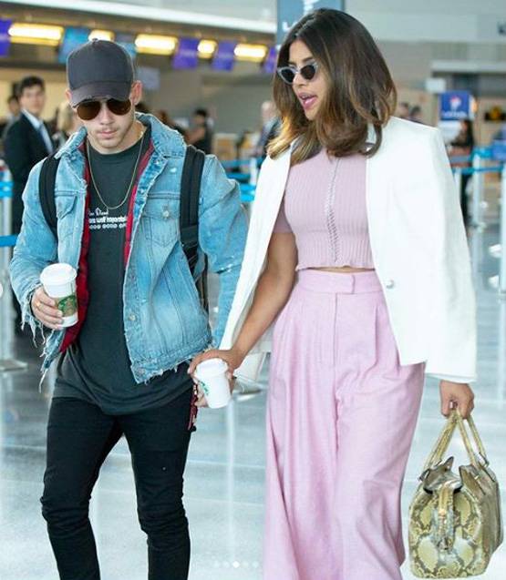 इंस्टाग्राम पर फ्लर्ट चैट के बाद प्रियंका-निक एयरपोर्ट पर साथ