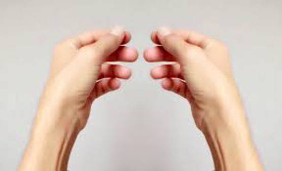 जानें, आपके बारे में क्या बताती हैं हाथ की अंगुलियां