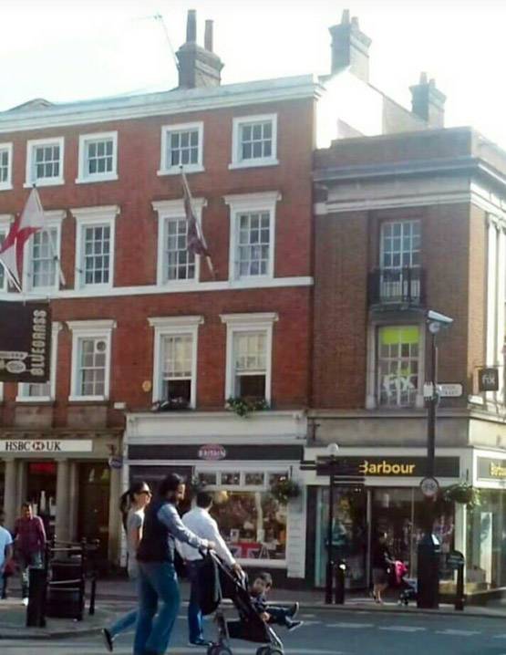 लंदन में किसके साथ हॉलि‍डे मना रहीं करीना, तैमूर को मिला नया फ्रेंड