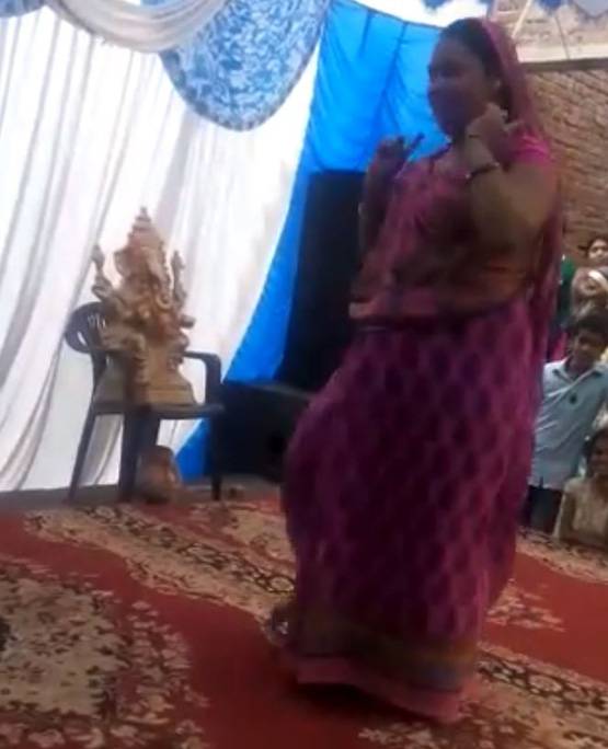 अब हनी सिंह के गाने पर आंटी का डांस वीडियो हुआ वायरल!