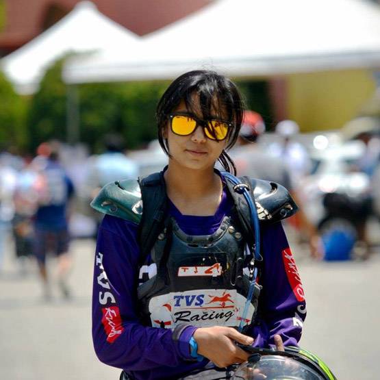 12वीं में हुई फेल तो पिता ने घर से निकाला, फिर बनीं बाइक राइडर