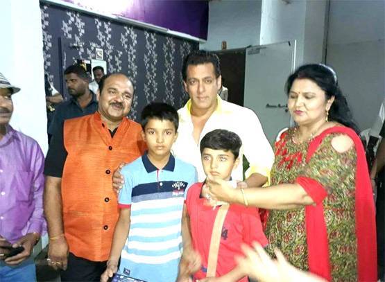 PHOTOS: रोल मॉडल गोविंदा से मिले डब्बू अंकल, सबसे पहले किया ये