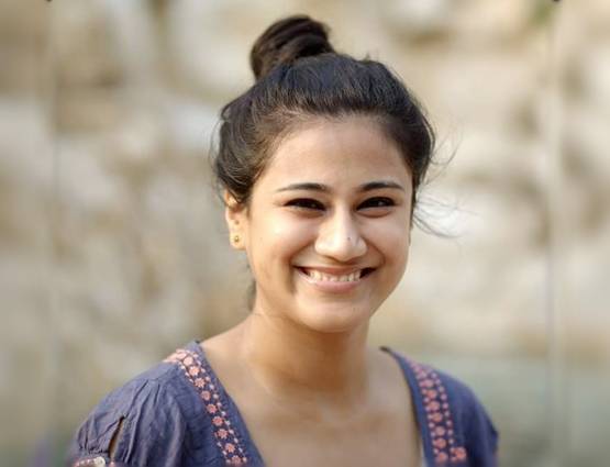 इस खास तरीके से हिंदी सिखाती है ये दिल्ली गर्ल, लाखों में है कमाई