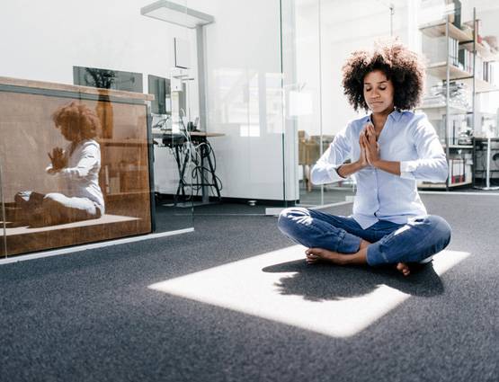 योग की शुरुआत करने जा रहे हैं तो अपनाएं ये टिप्स