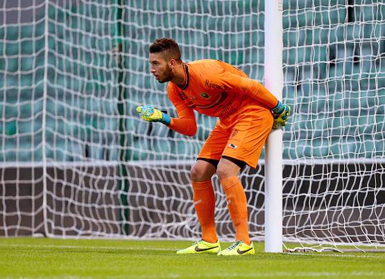 WC: साथियों को करना था इफ्तार, मैदान में गोलकीपर ने अपनाई ये ट्रिक