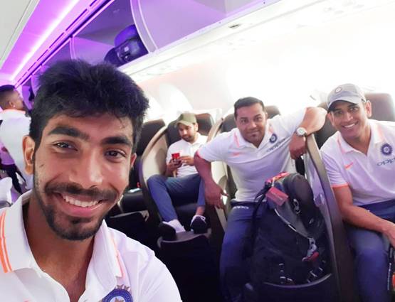PHOTOS: ब्रिटेन दौरे पर गई टीम इंडिया, फ्लाइट में यूं की मस्ती