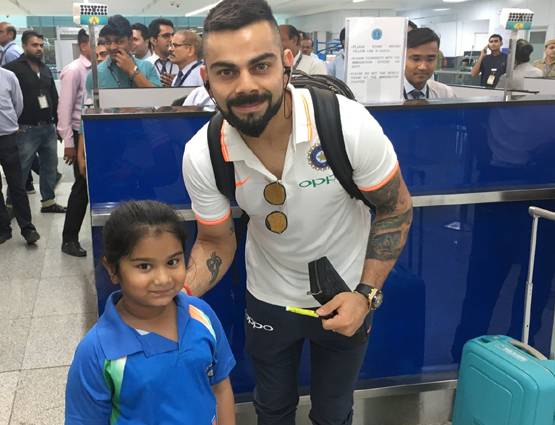 PHOTOS: ब्रिटेन दौरे पर गई टीम इंडिया, फ्लाइट में यूं की मस्ती