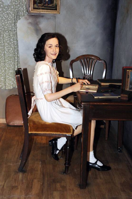 वर्ल्ड वॉर 2 के बाद फेमस हुई थी ऐन फ्रैंक की डायरी, लिखा था ये सब